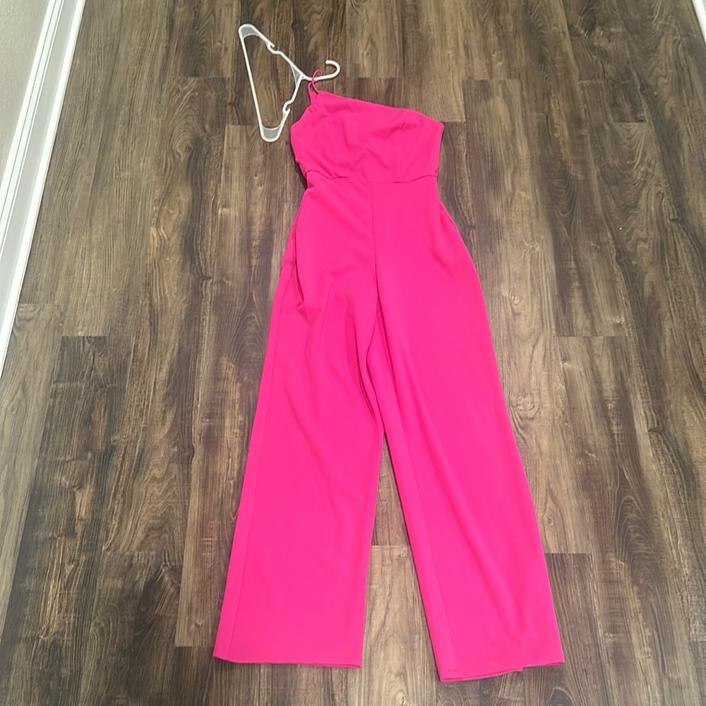 Women’s pant suit.